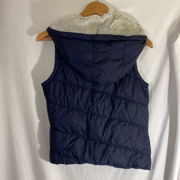 Woman’s zip up puffer vest size S/P - Picture 7 of 8